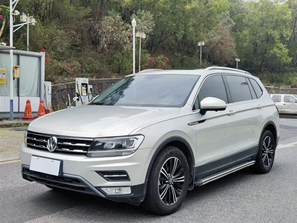 Volkswagen Tiguan L — фото 2