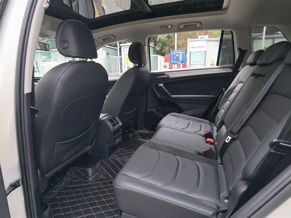 Volkswagen Tiguan L — фото 14