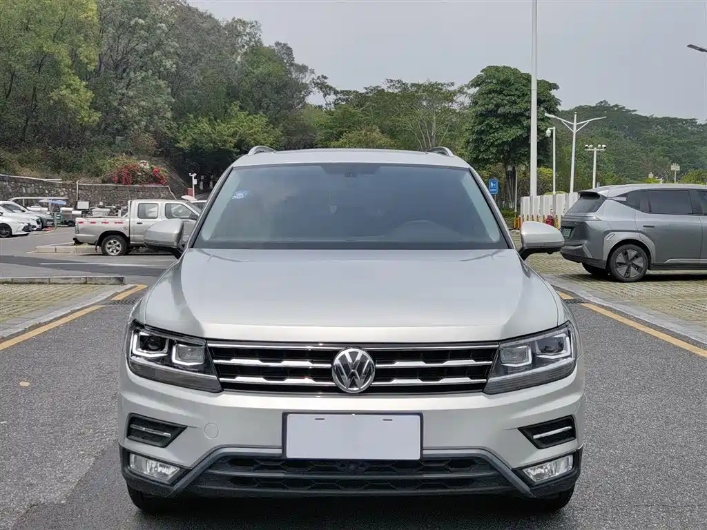 Volkswagen Tiguan L — фото 23