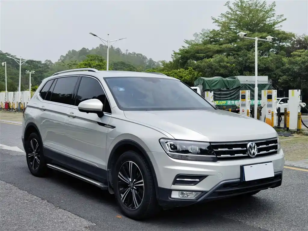 Volkswagen Tiguan L — фото 25