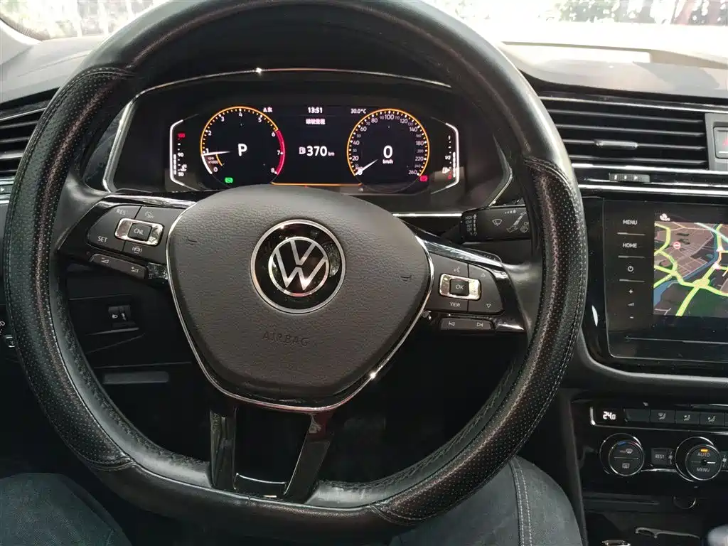 Volkswagen Tiguan L — фото 4