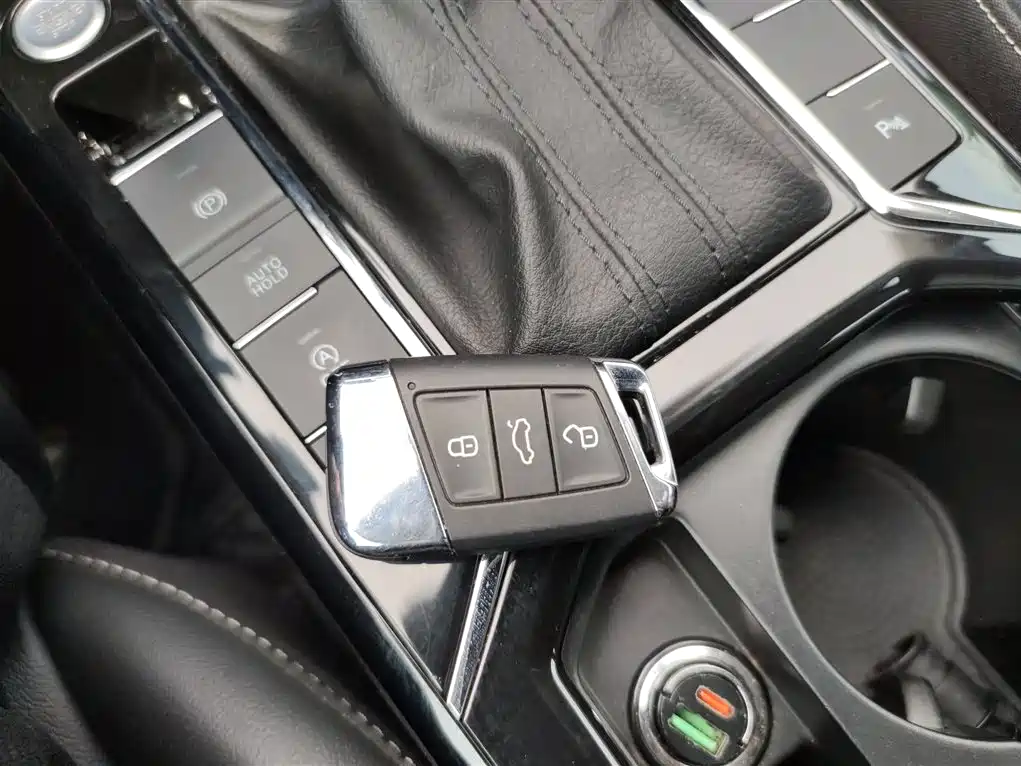 Volkswagen Passat — фото 17
