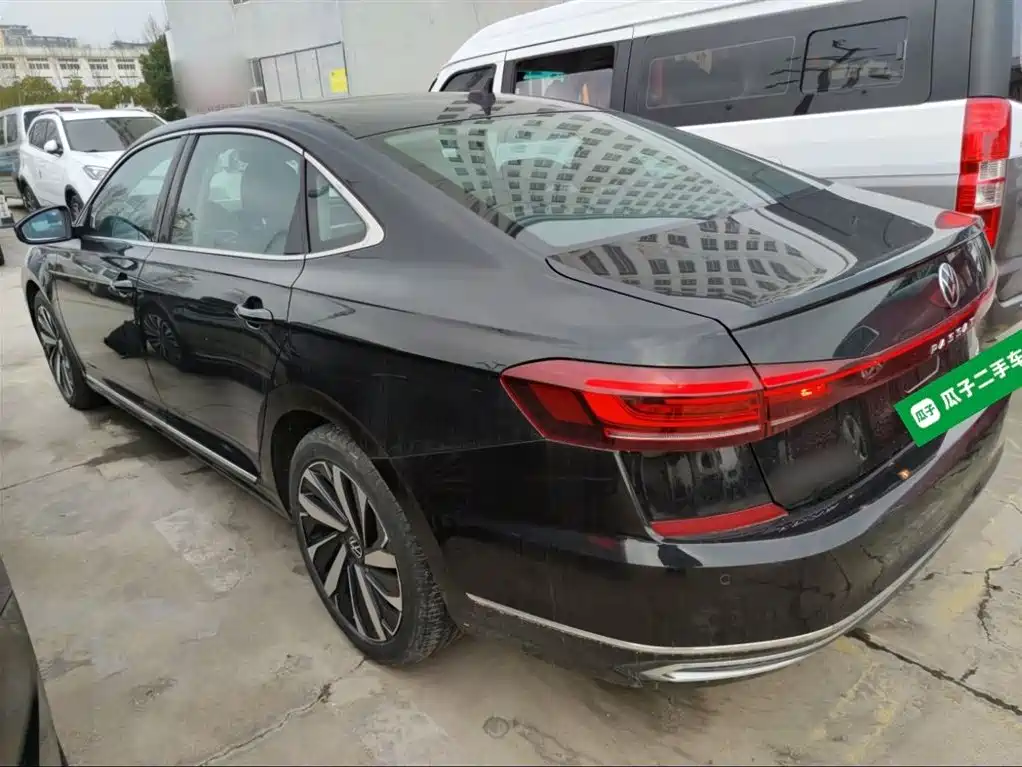 Volkswagen Passat — фото 23