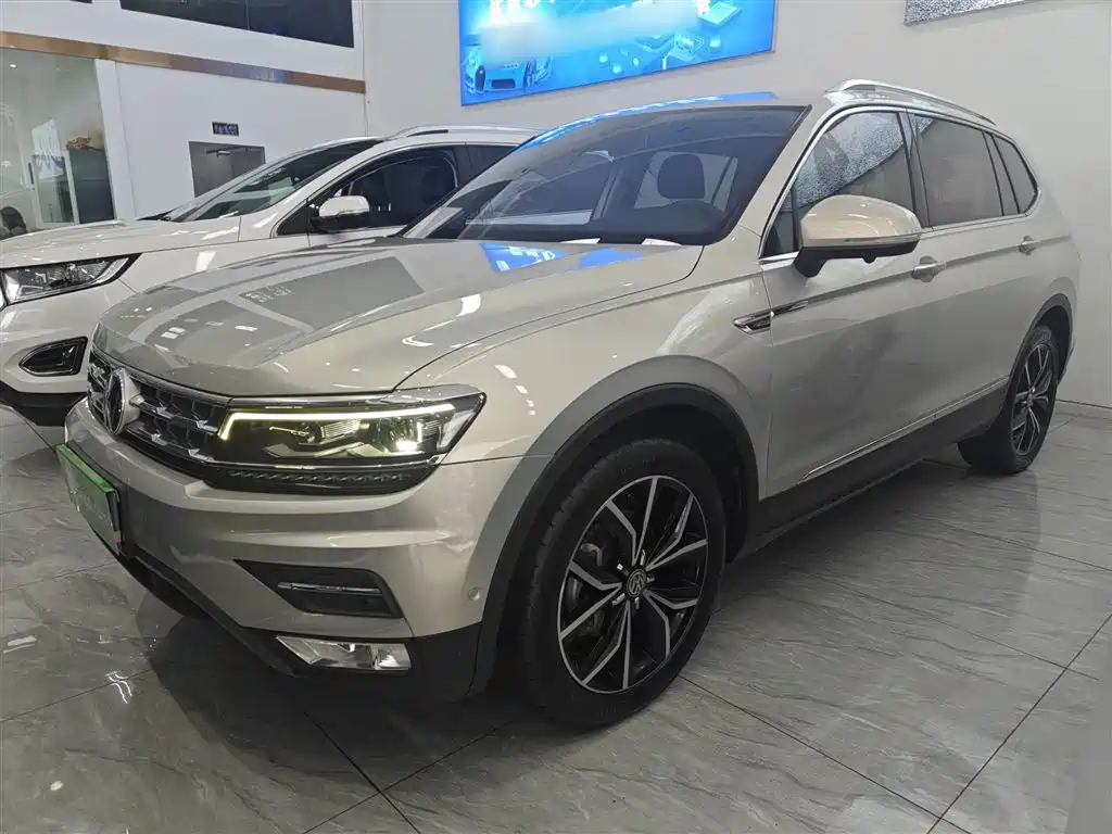 Volkswagen Tiguan L — фото 2