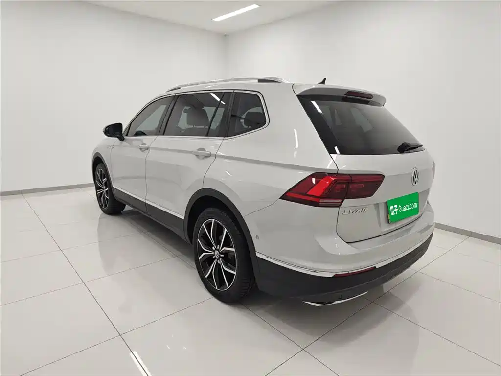 Volkswagen Tiguan L — фото 5