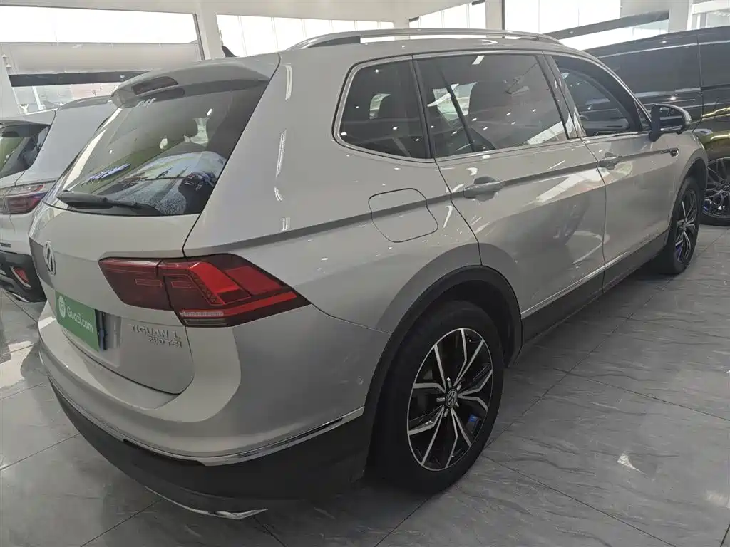 Volkswagen Tiguan L — фото 7