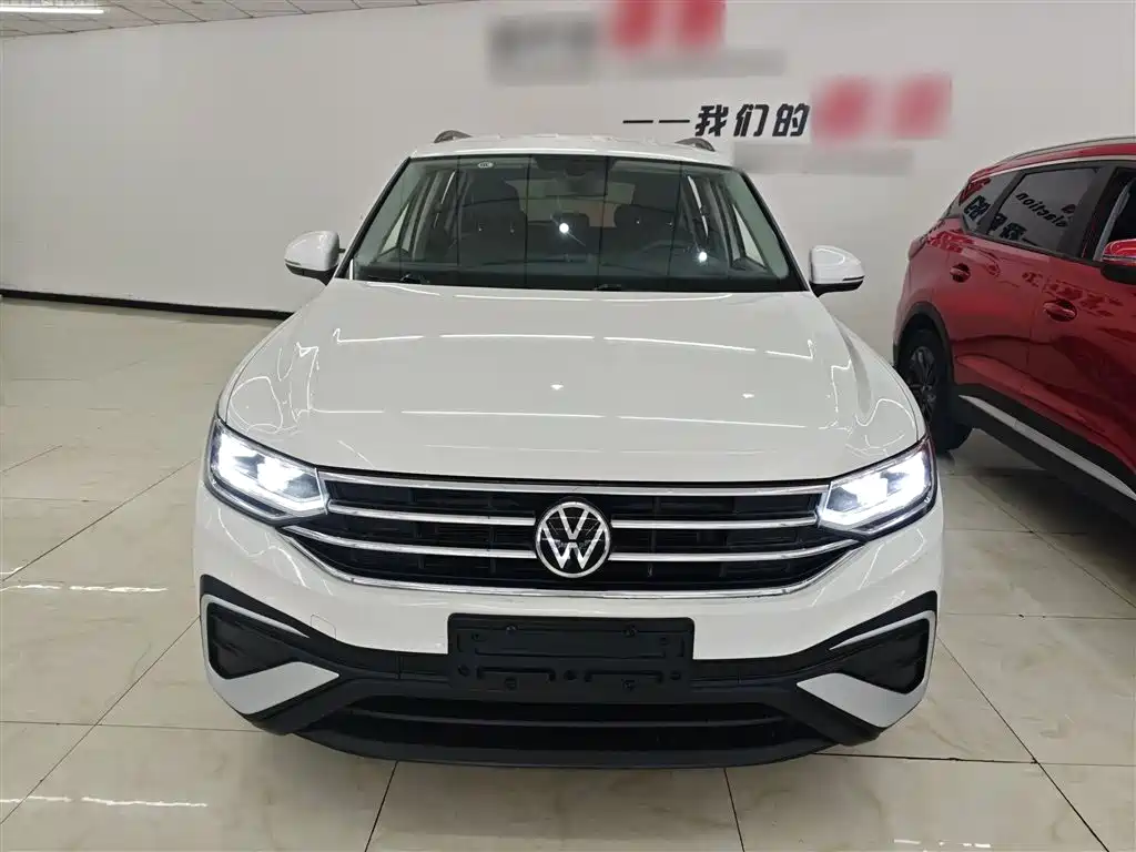 Volkswagen Tiguan L — фото 3