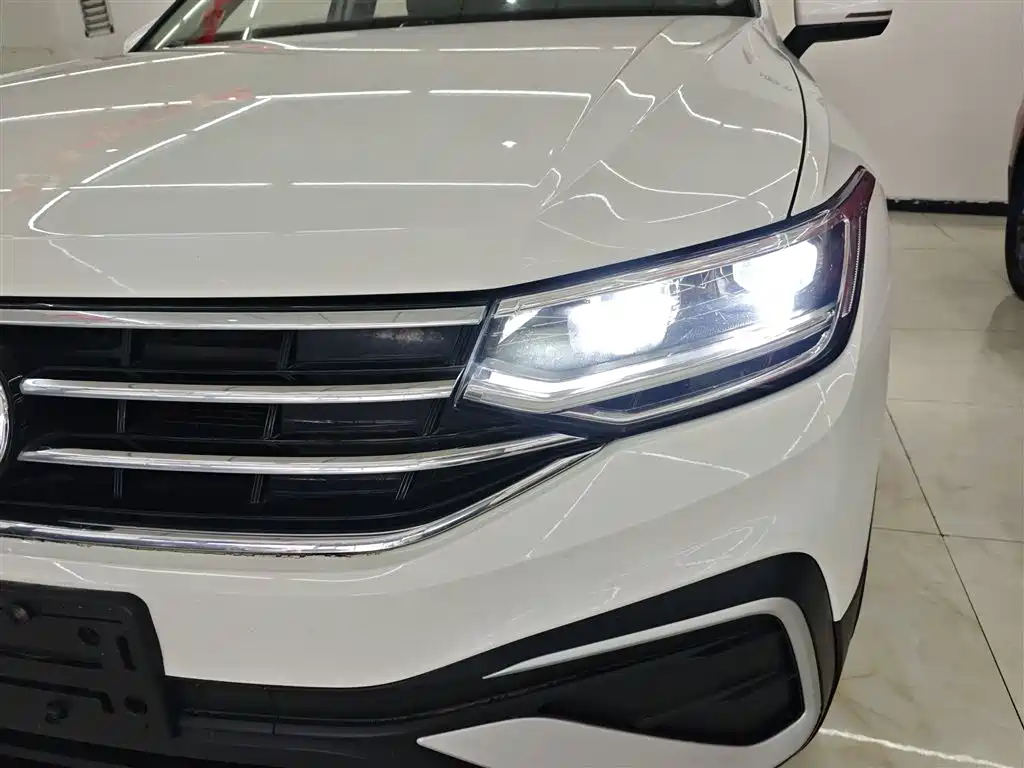 Volkswagen Tiguan L — фото 24