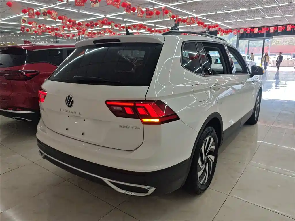 Volkswagen Tiguan L — фото 7