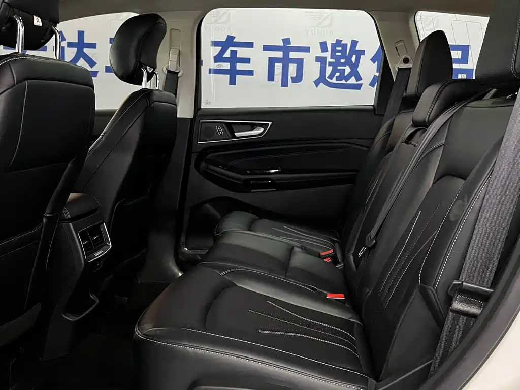 Ford Edge — фото 11