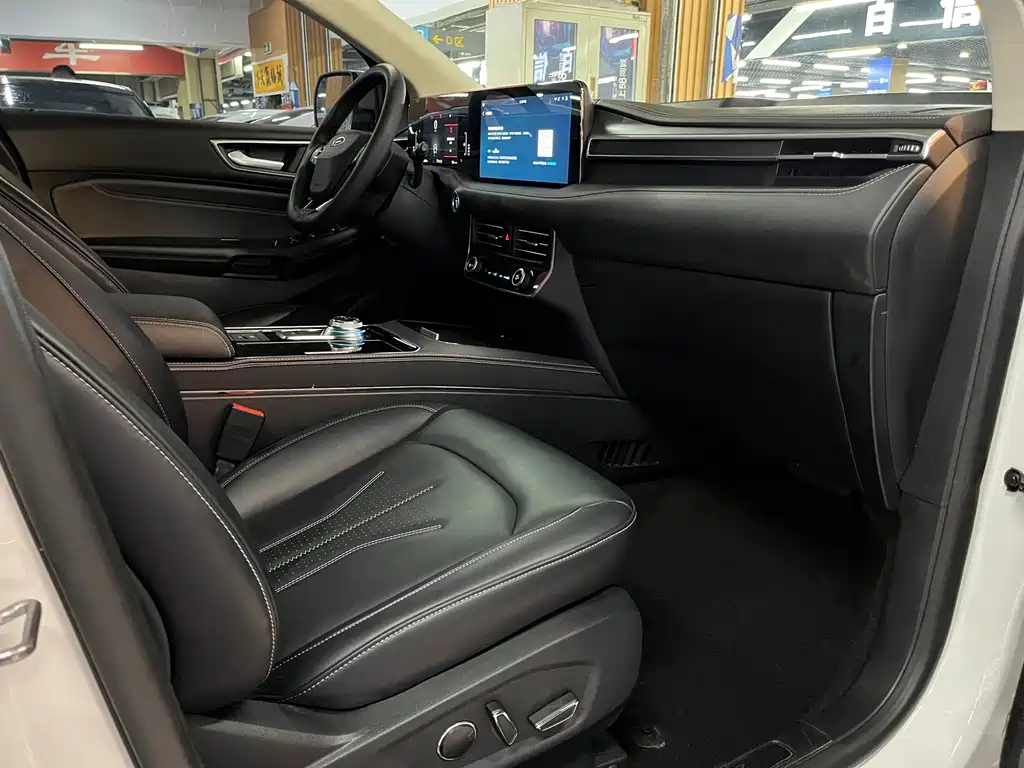 Ford Edge — фото 14