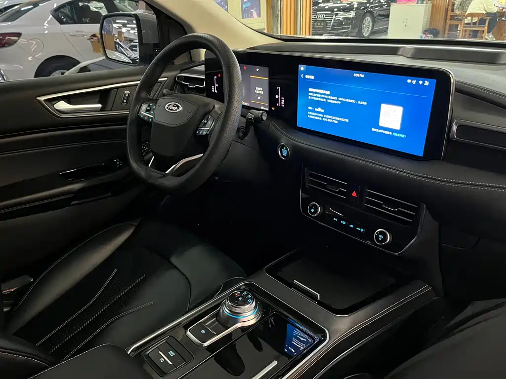Ford Edge — фото 15