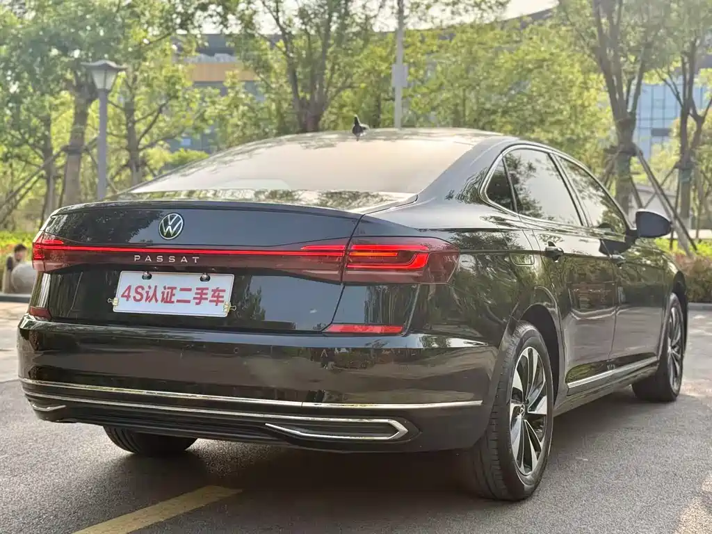 Volkswagen Passat — фото 10