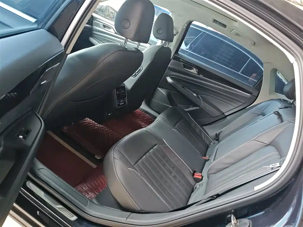 Volkswagen Passat — фото 17
