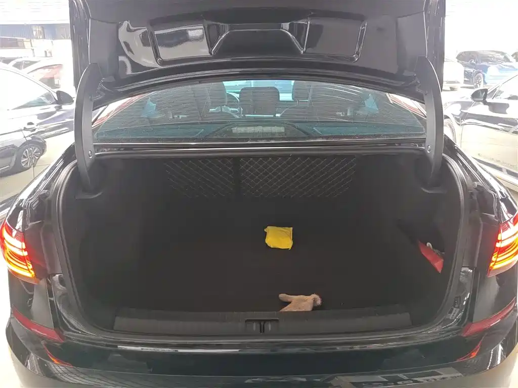 Volkswagen Passat — фото 19