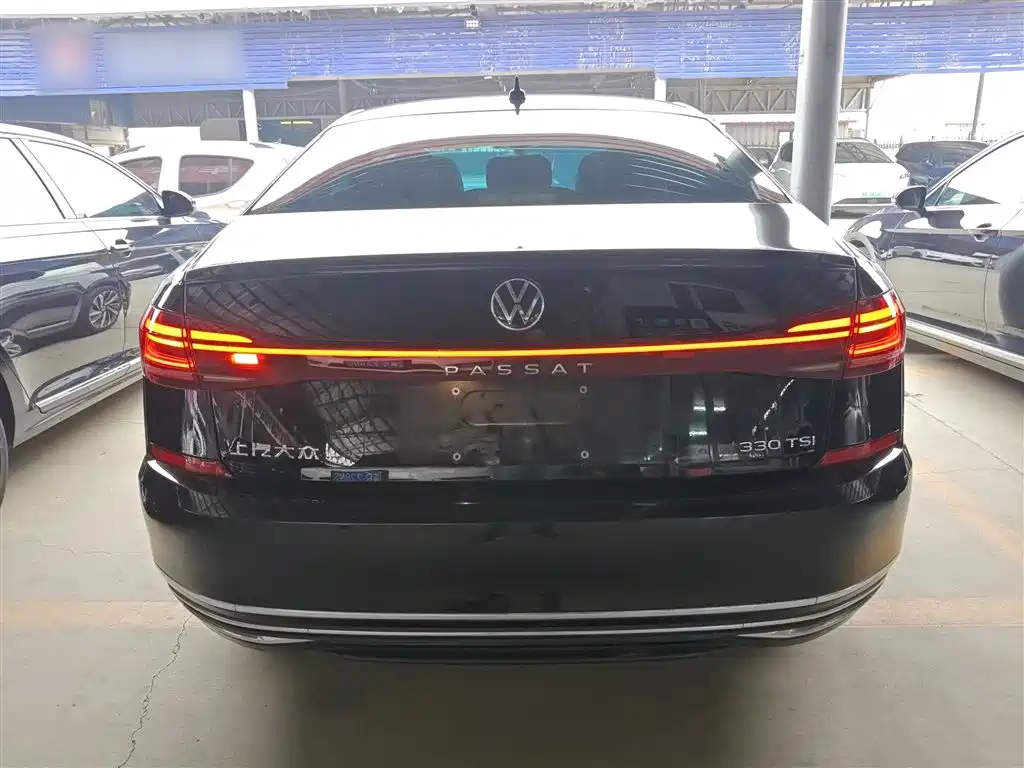 Volkswagen Passat — фото 6