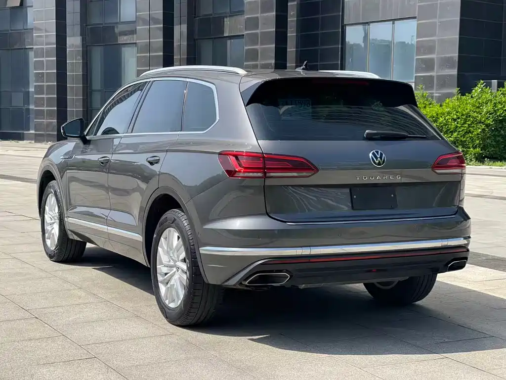 Volkswagen Touareg — фото 6