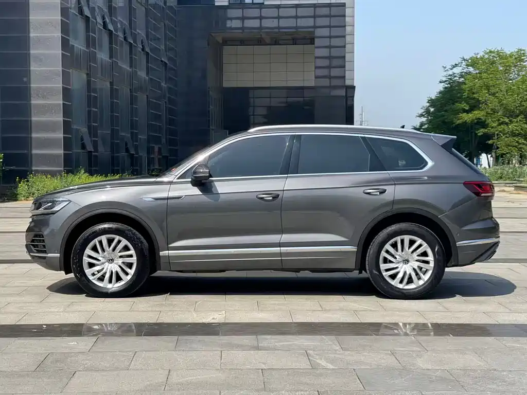 Volkswagen Touareg — фото 7
