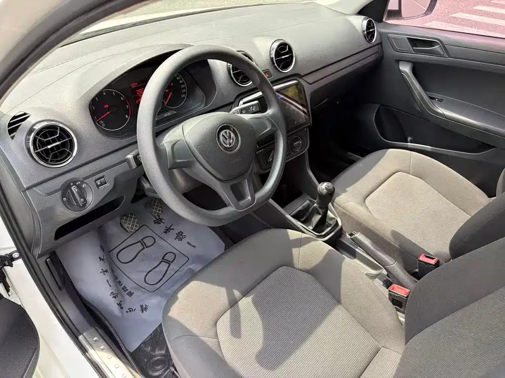 Volkswagen Jetta — фото 5
