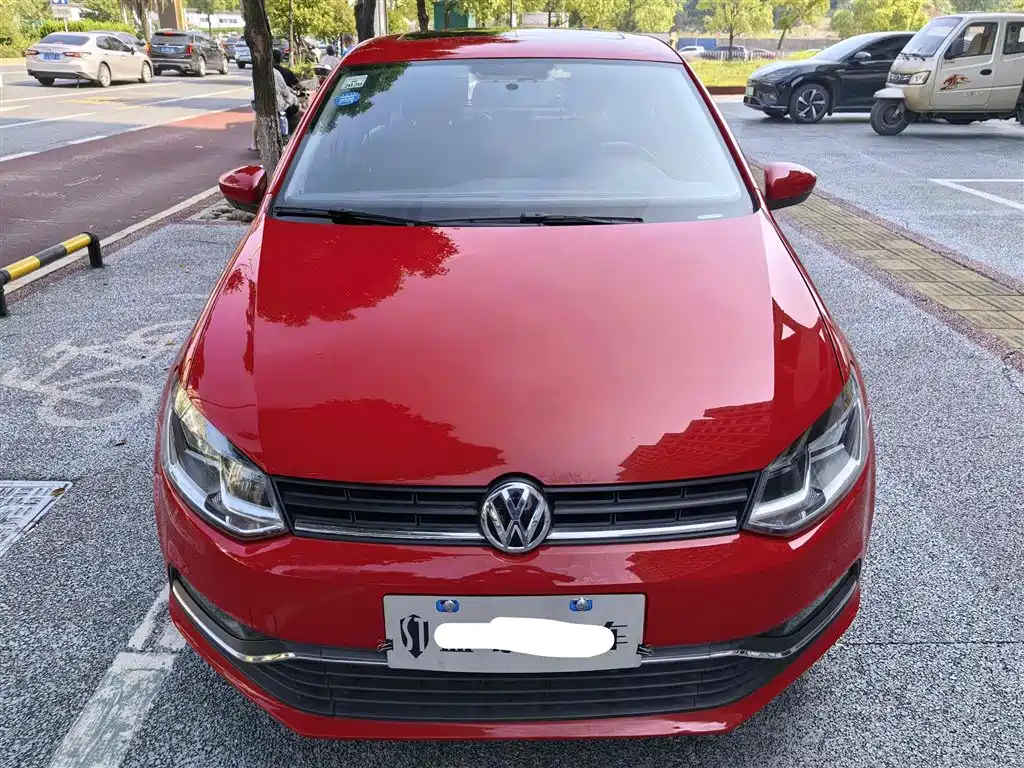 Volkswagen Polo — фото 20
