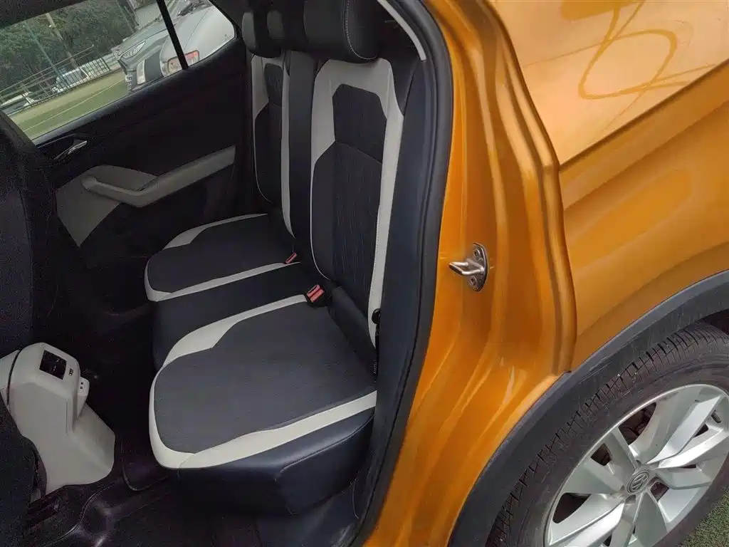 Volkswagen T-Cross — фото 13
