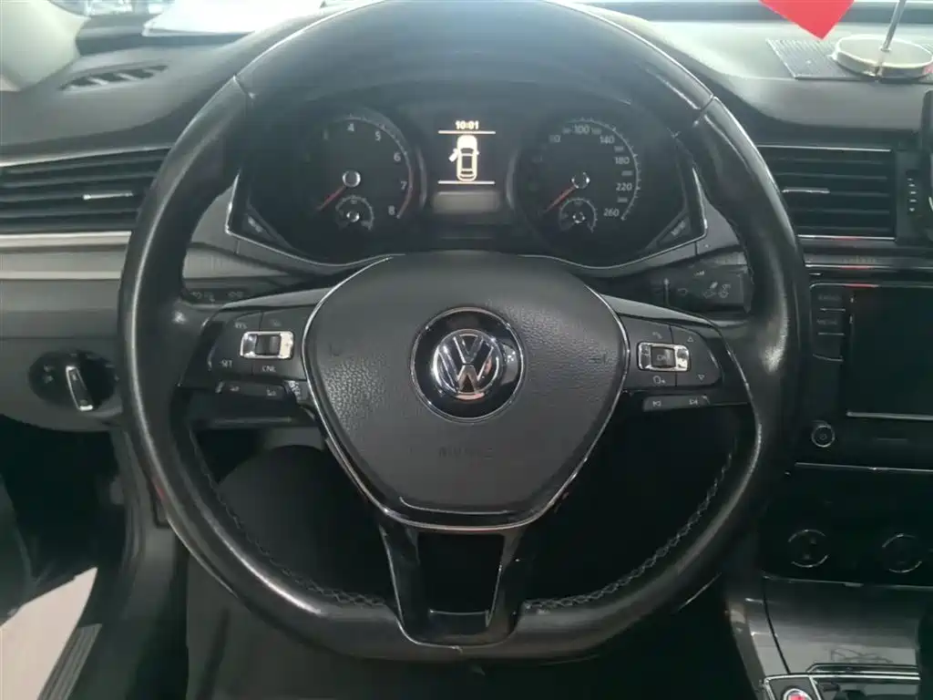 Volkswagen Passat — фото 11