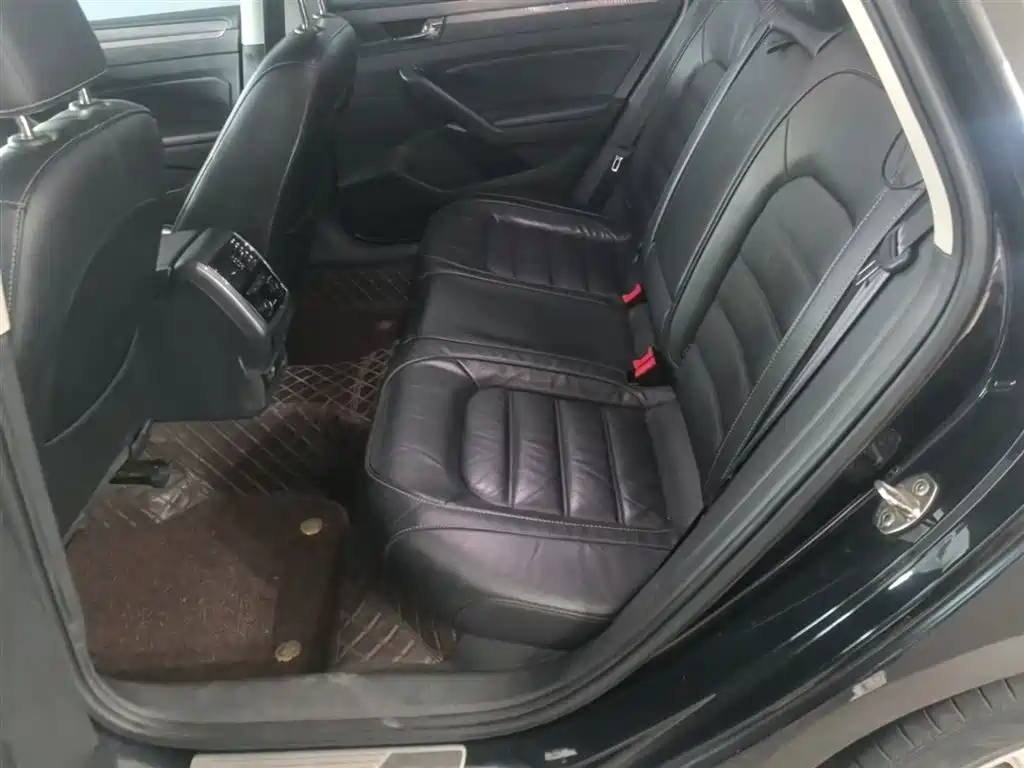 Volkswagen Passat — фото 17