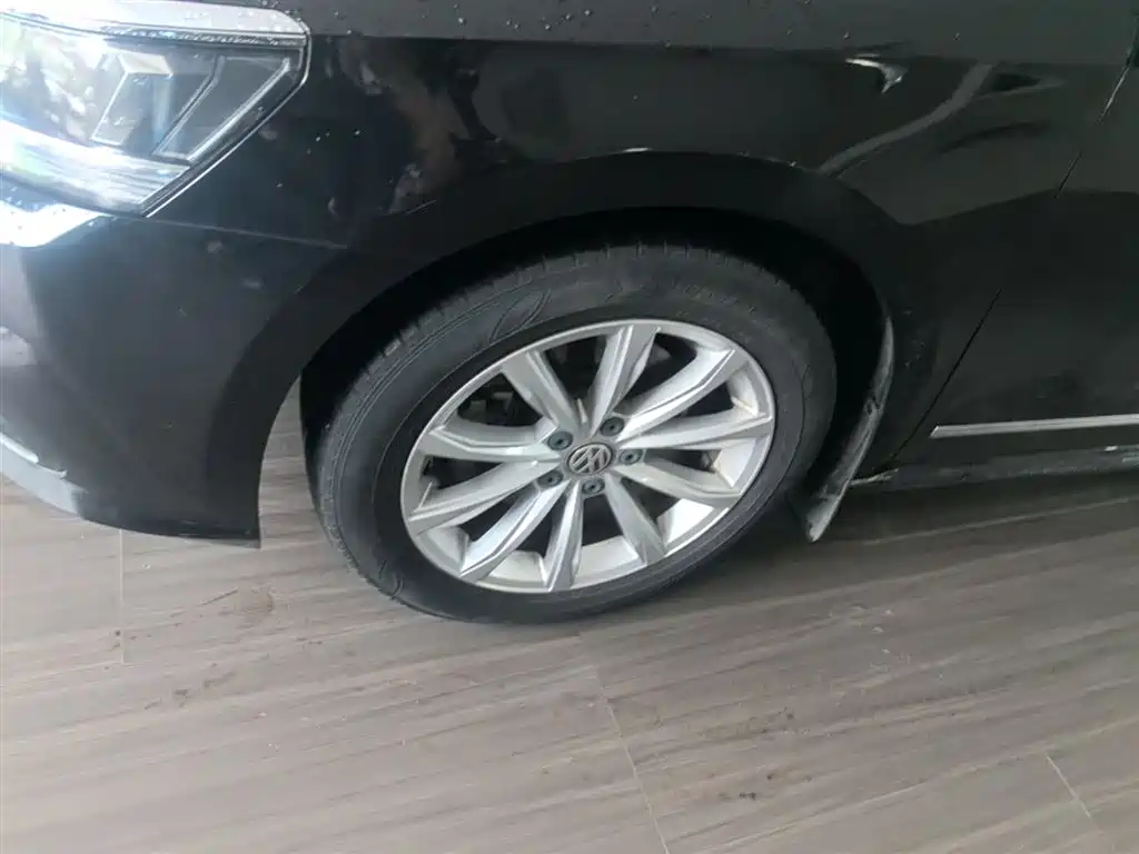 Volkswagen Passat — фото 23