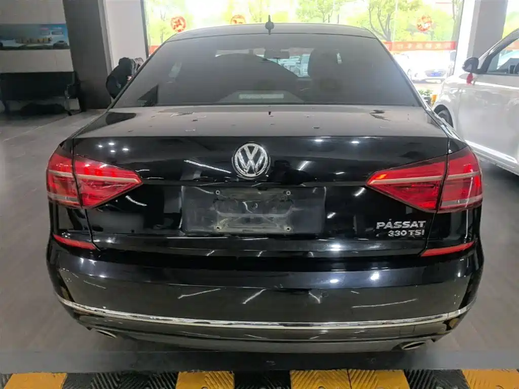 Volkswagen Passat — фото 6