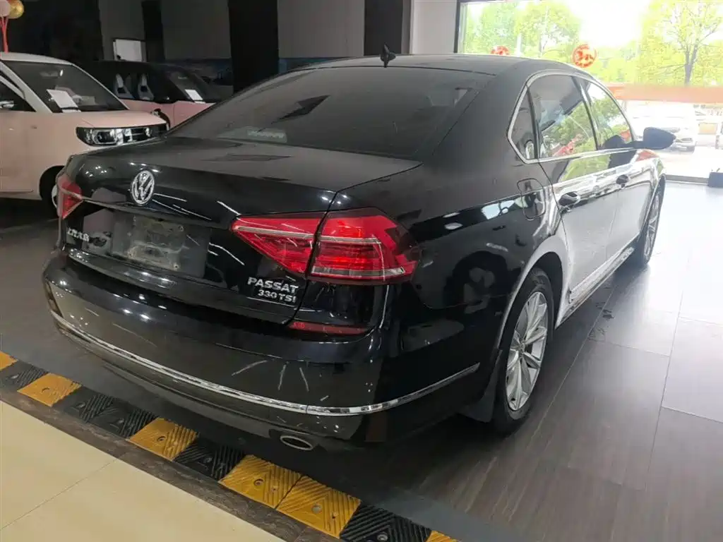 Volkswagen Passat — фото 7