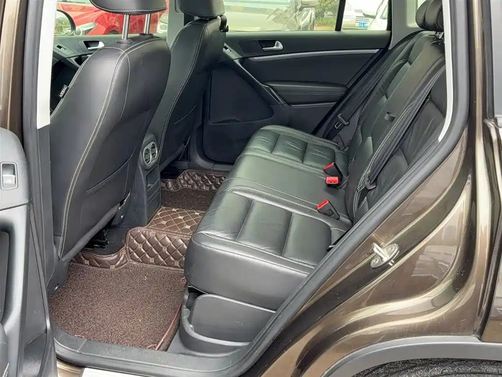 Volkswagen Tiguan — фото 13