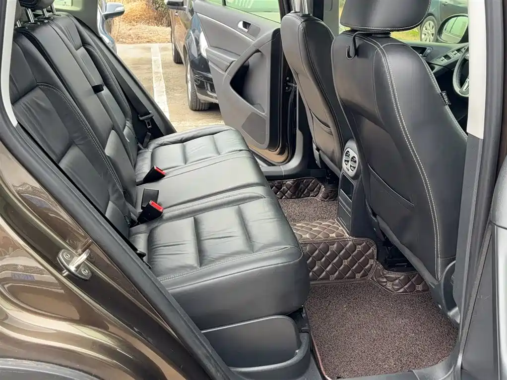 Volkswagen Tiguan — фото 18