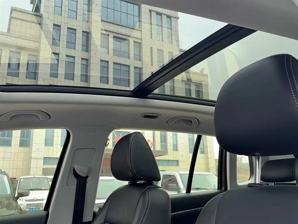 Volkswagen Tiguan — фото 20