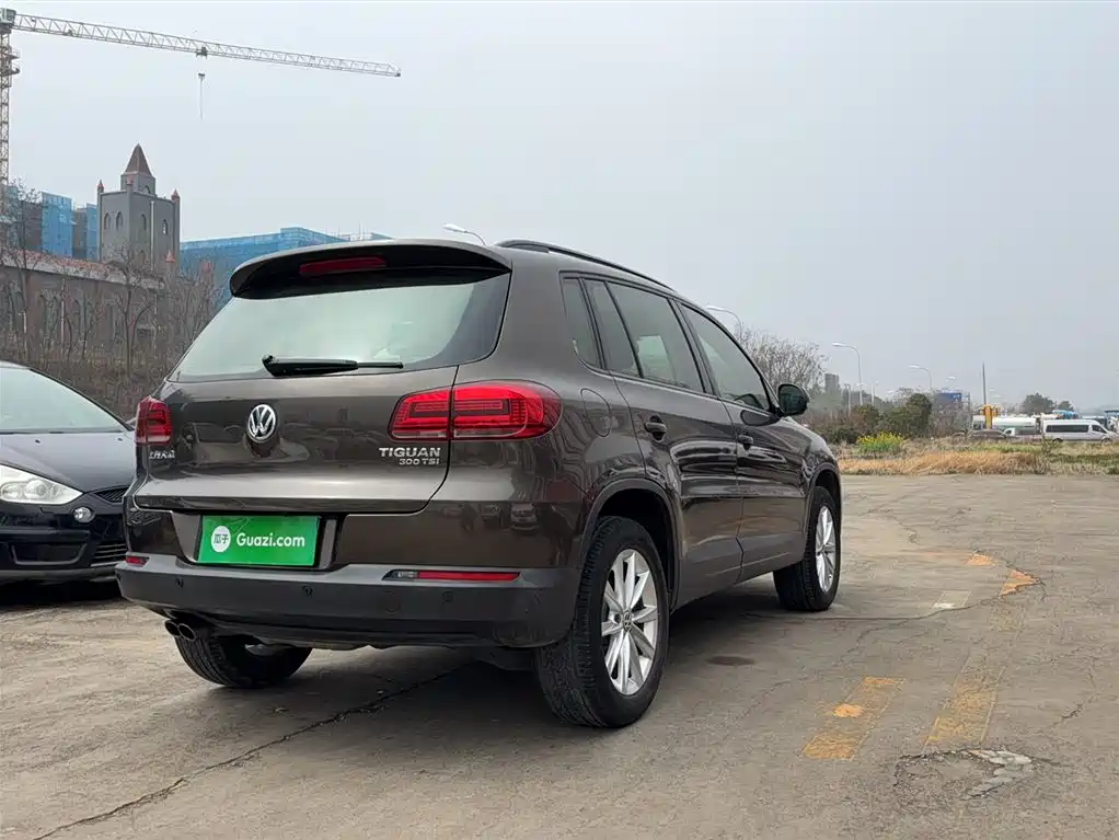 Volkswagen Tiguan — фото 5