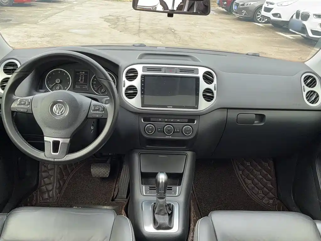 Volkswagen Tiguan — фото 6