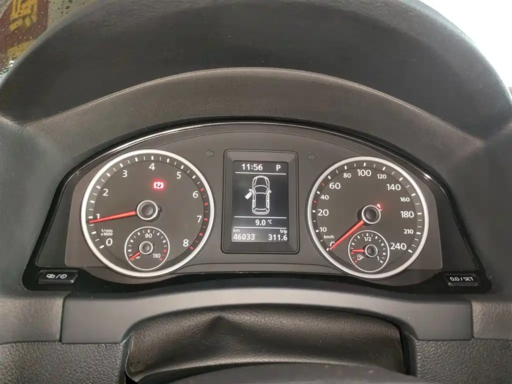 Volkswagen Tiguan — фото 8