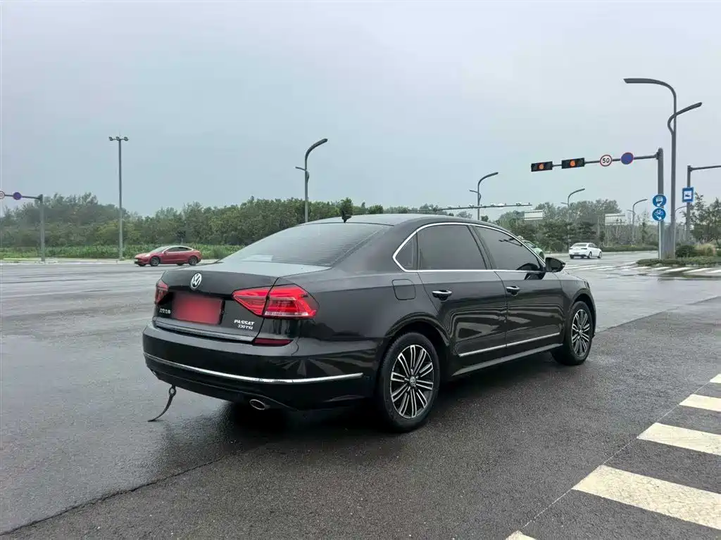 Volkswagen Passat — фото 7