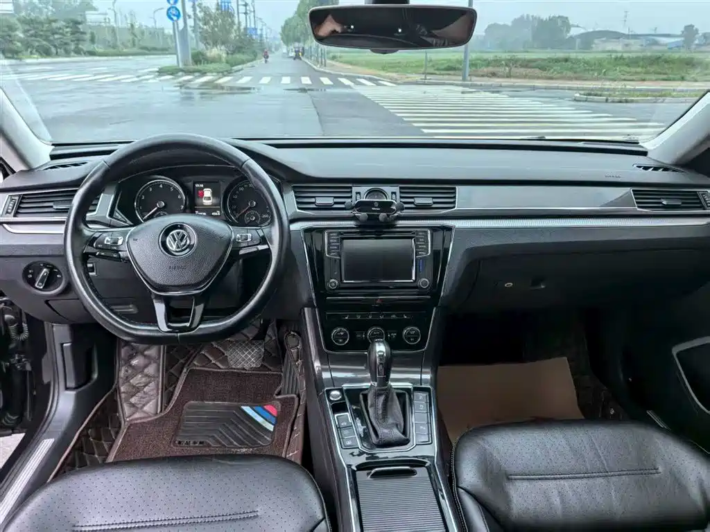 Volkswagen Passat — фото 8