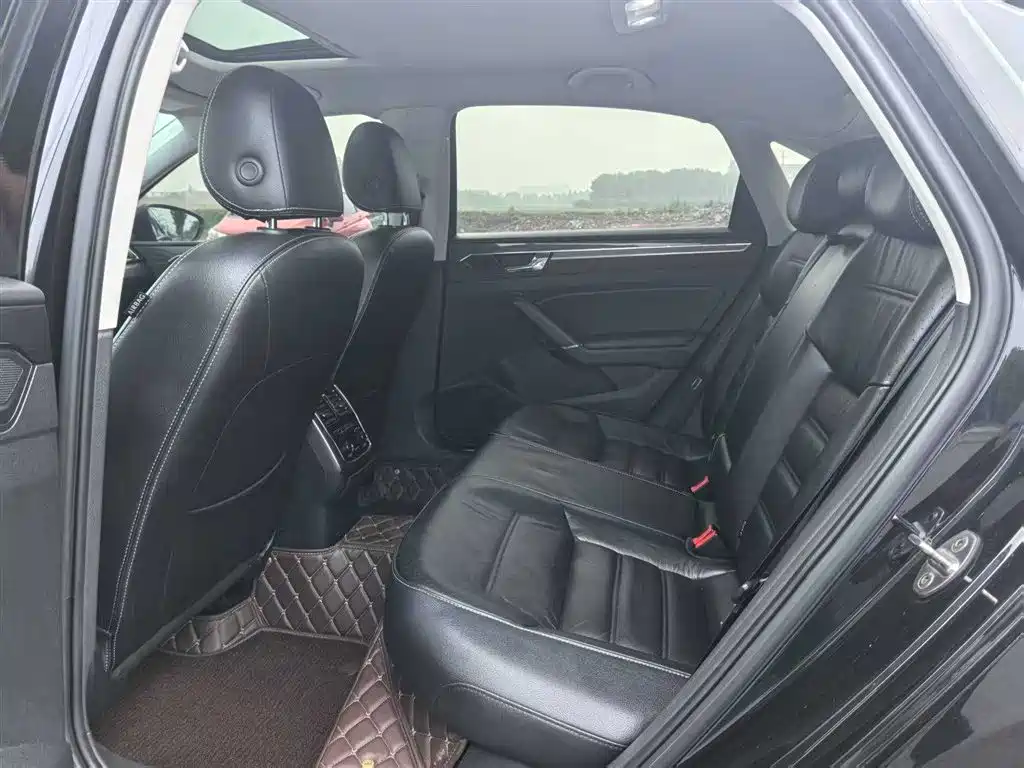 Volkswagen Passat — фото 10