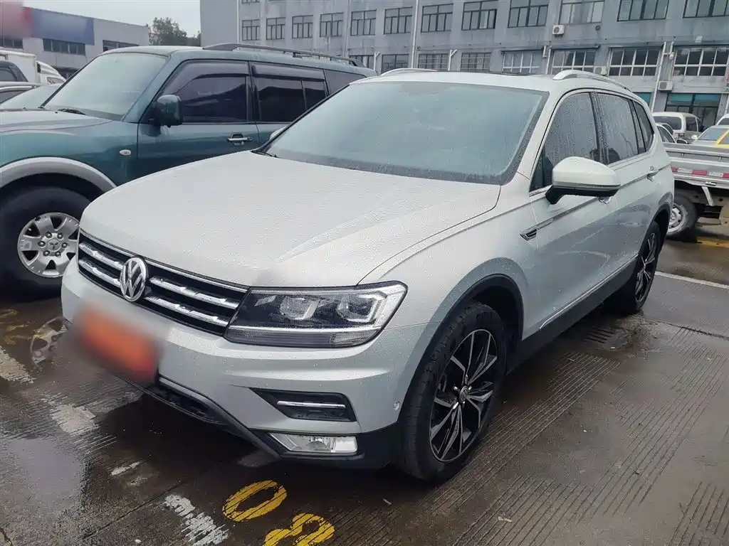 Volkswagen Tiguan L — фото 2