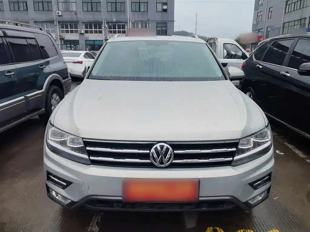 Volkswagen Tiguan L — фото 3