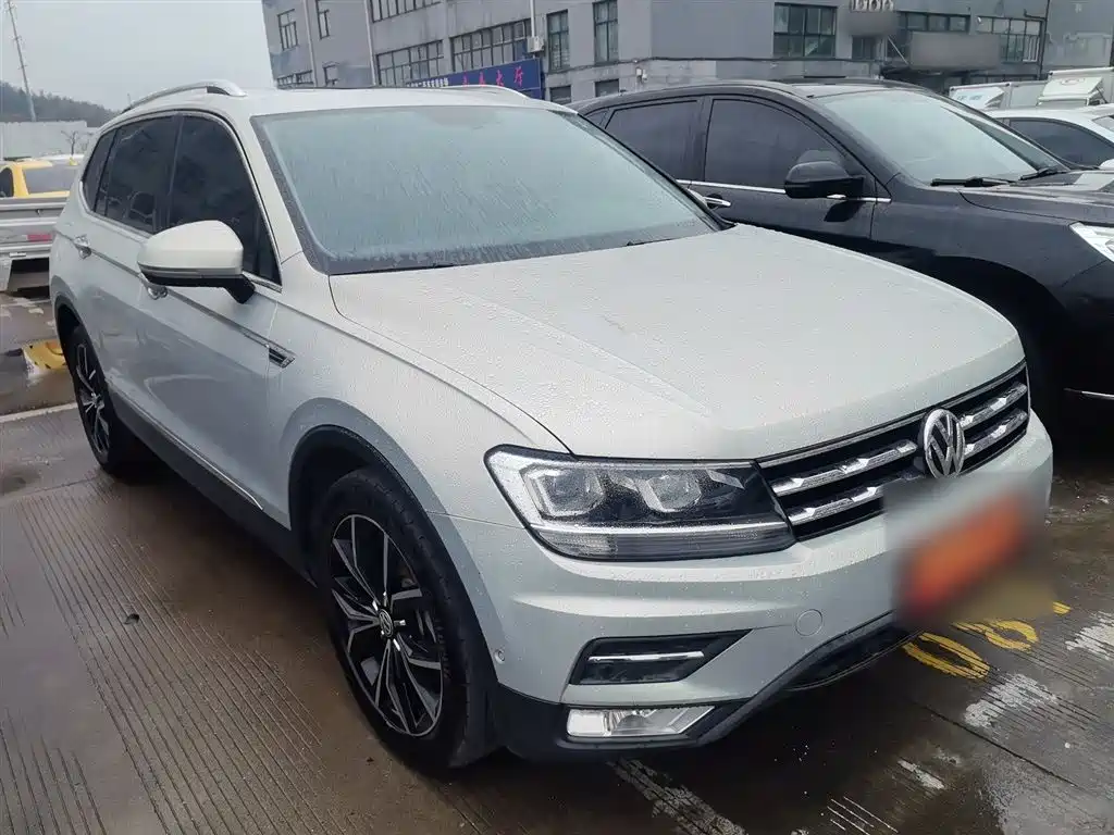 Volkswagen Tiguan L — фото 4