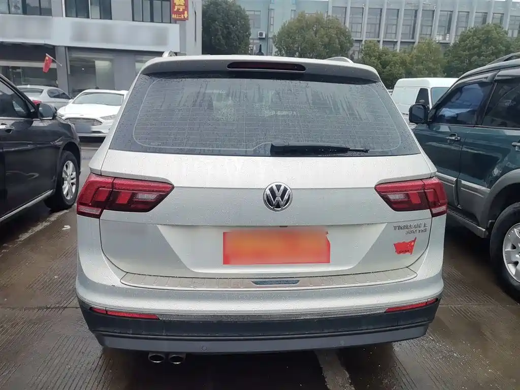 Volkswagen Tiguan L — фото 6