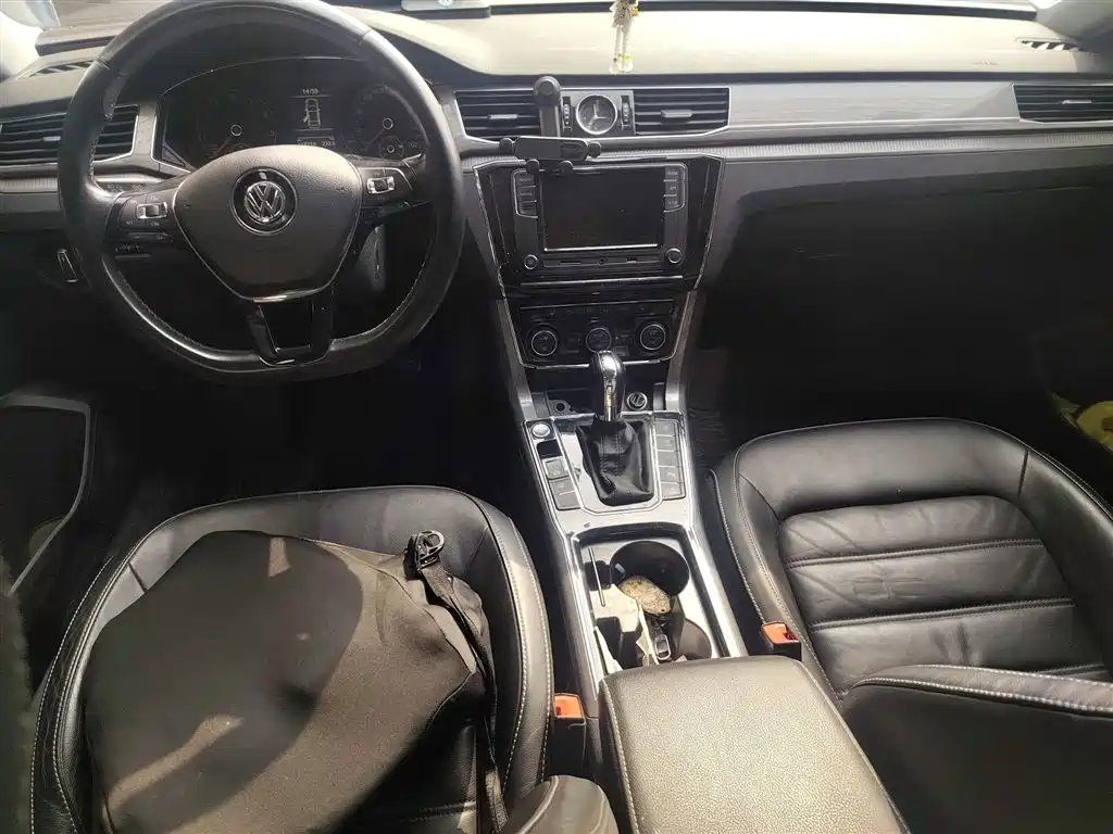 Volkswagen Passat — фото 13