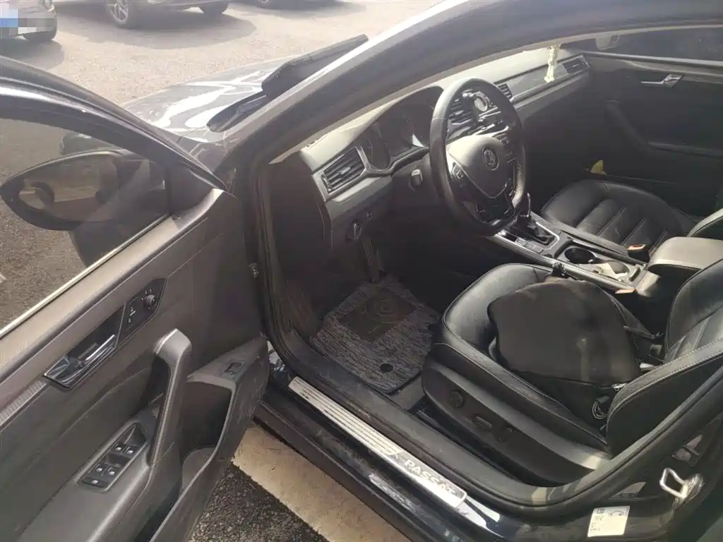 Volkswagen Passat — фото 14