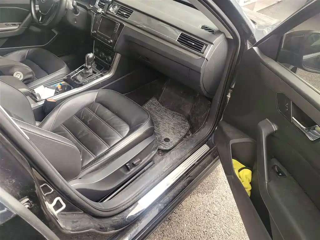 Volkswagen Passat — фото 20