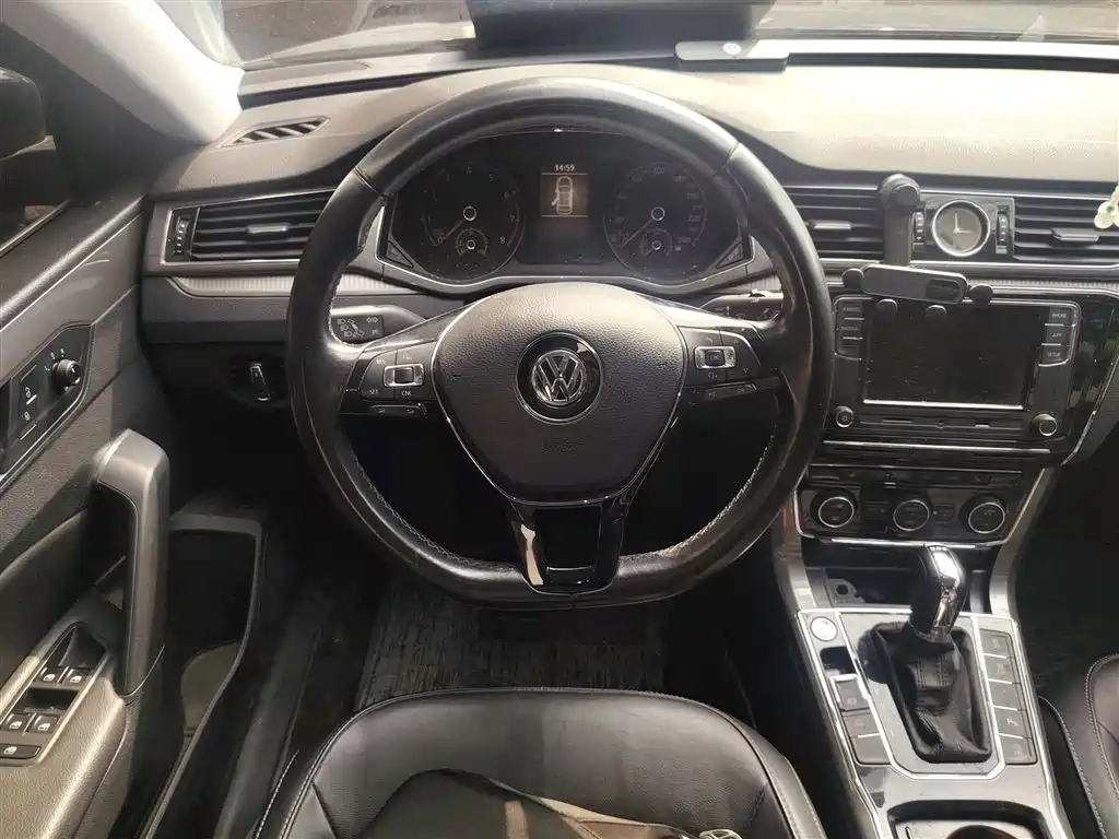 Volkswagen Passat — фото 3