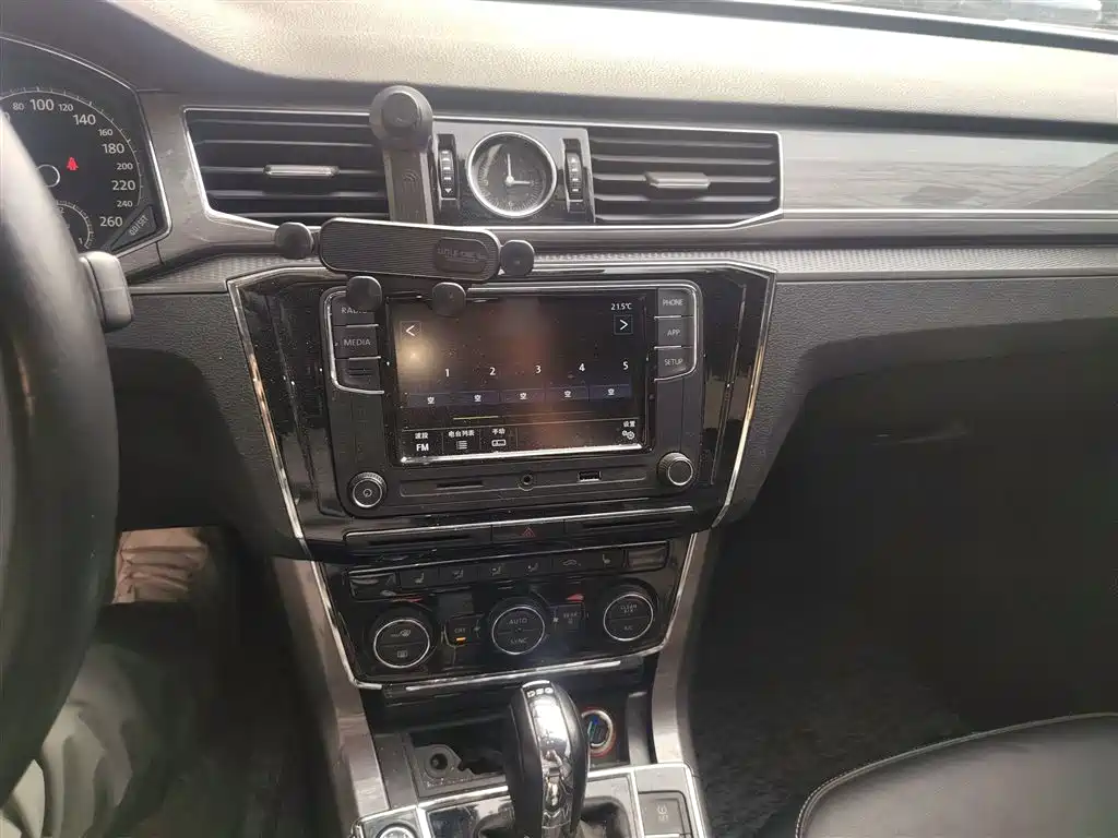 Volkswagen Passat — фото 6