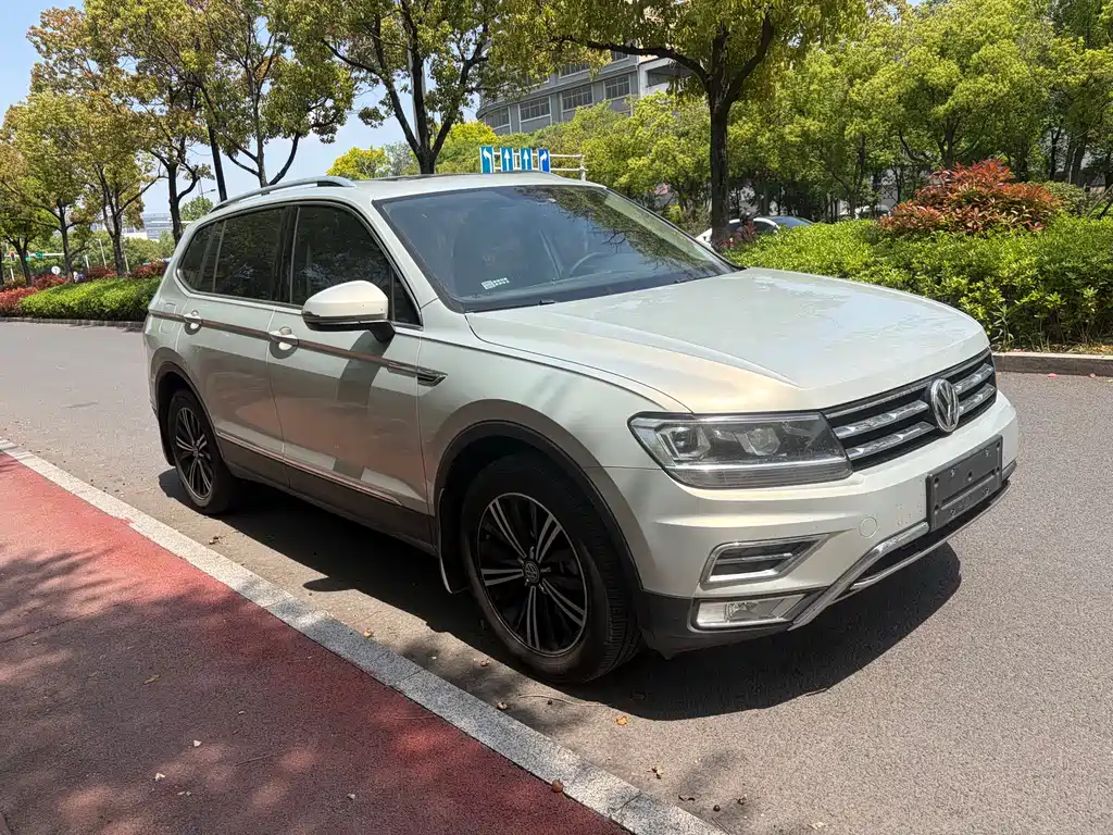 Volkswagen Tiguan L — фото 3