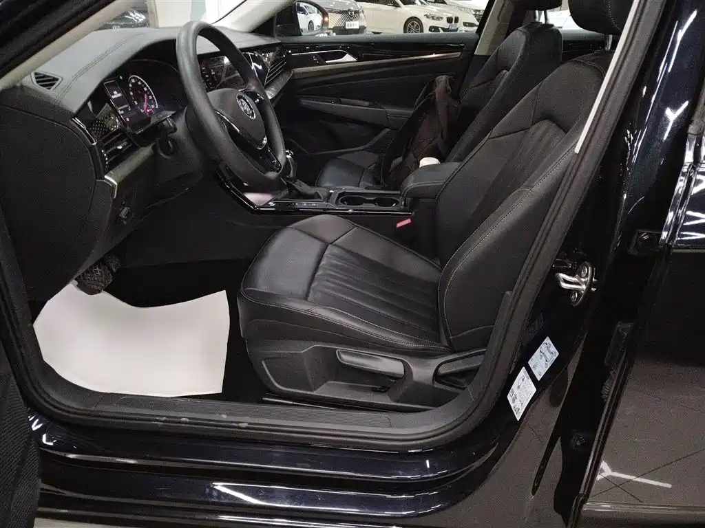Volkswagen Passat — фото 11